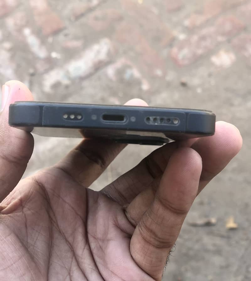Apple iPhone 13 5