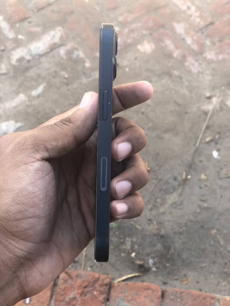 Apple iPhone 13 7