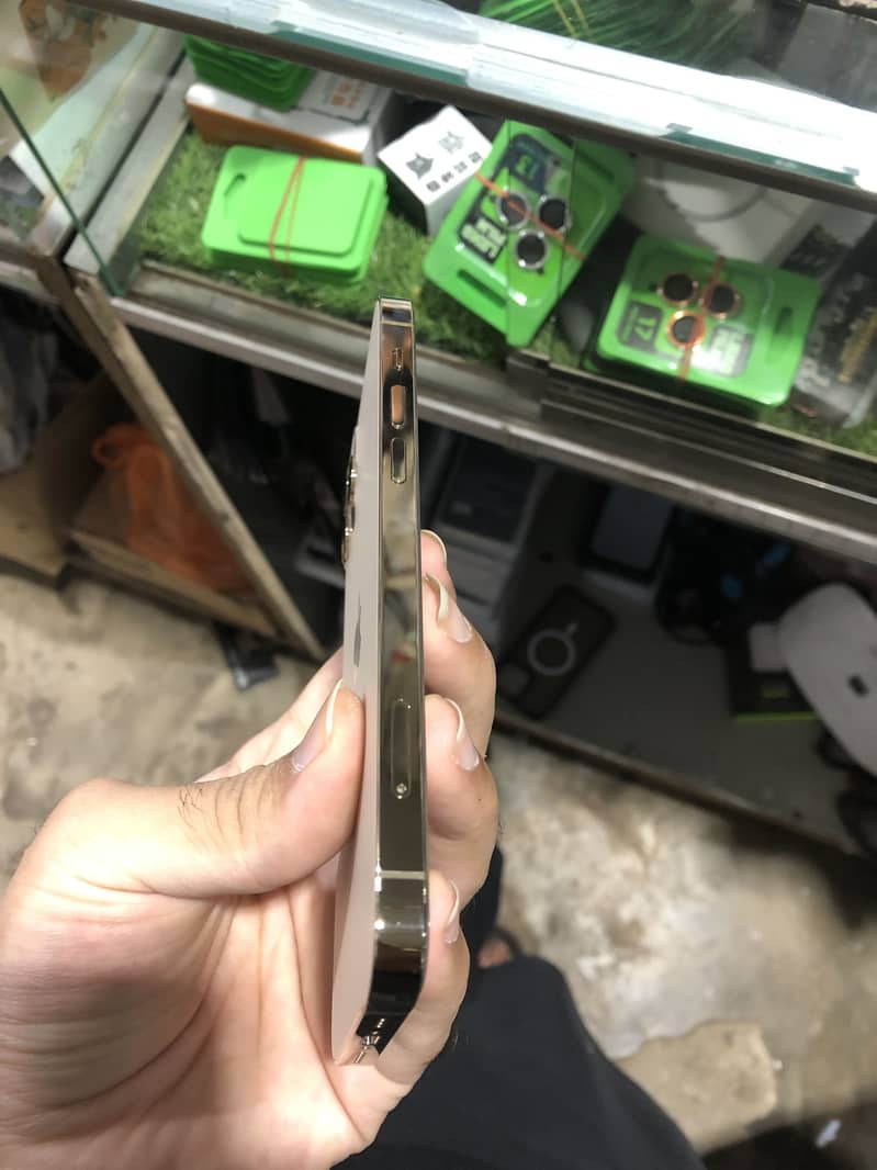 Apple iPhone 12 Pro 2