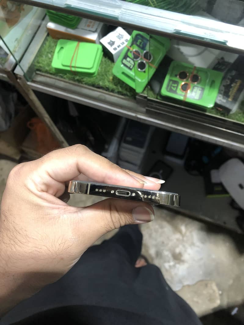 Apple iPhone 12 Pro 3