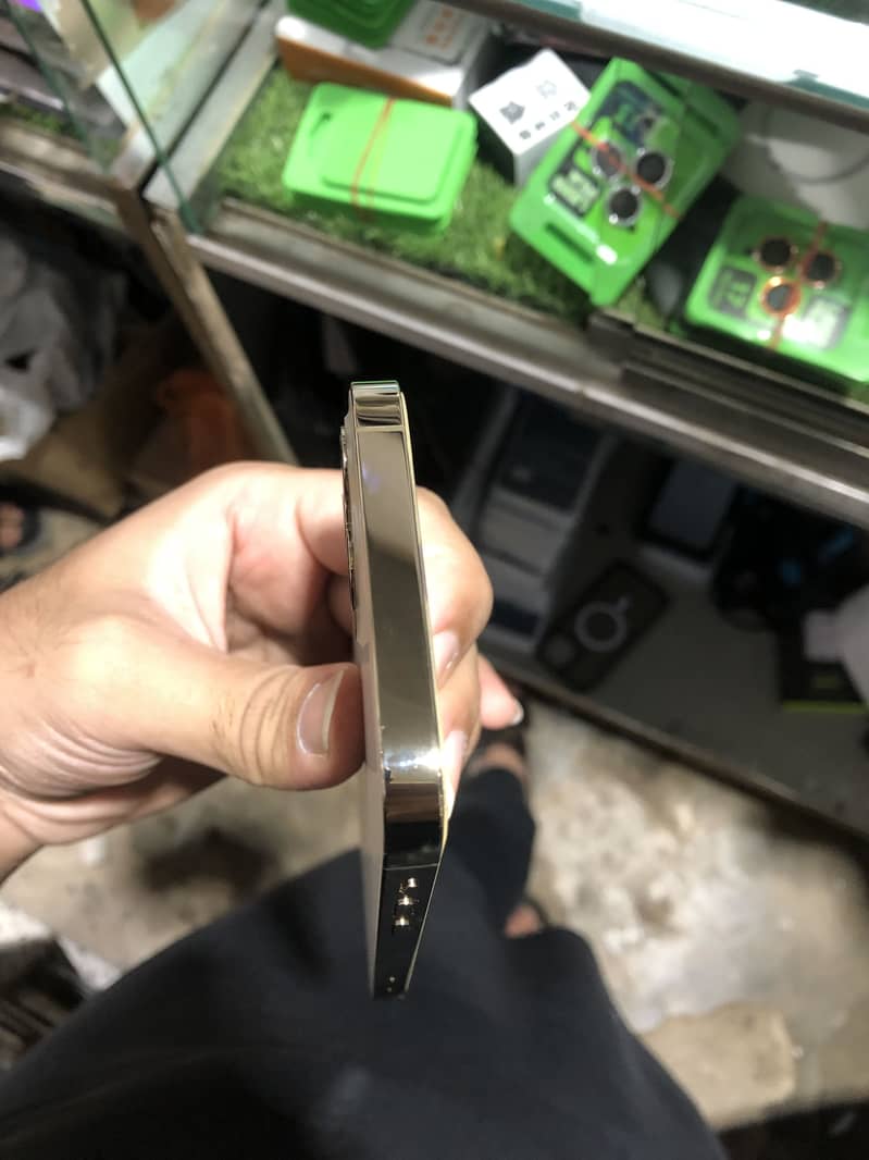 Apple iPhone 12 Pro 4