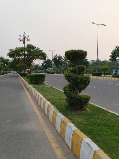 10 MARLA UPPER PORTION FOR RENT IN DREAM GARDENS LAHORE.