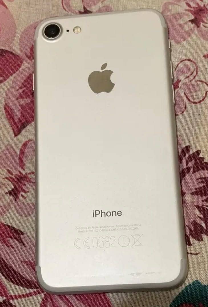 Apple iPhone 7 3