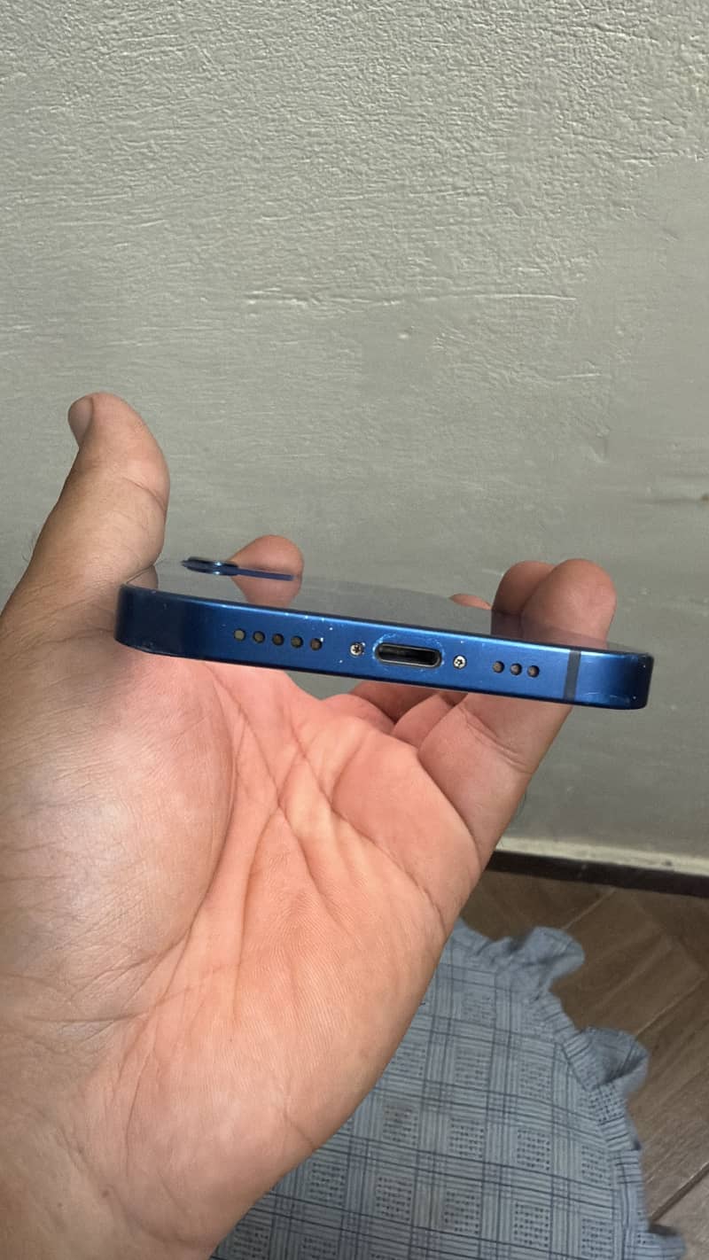 Apple iPhone 12 4
