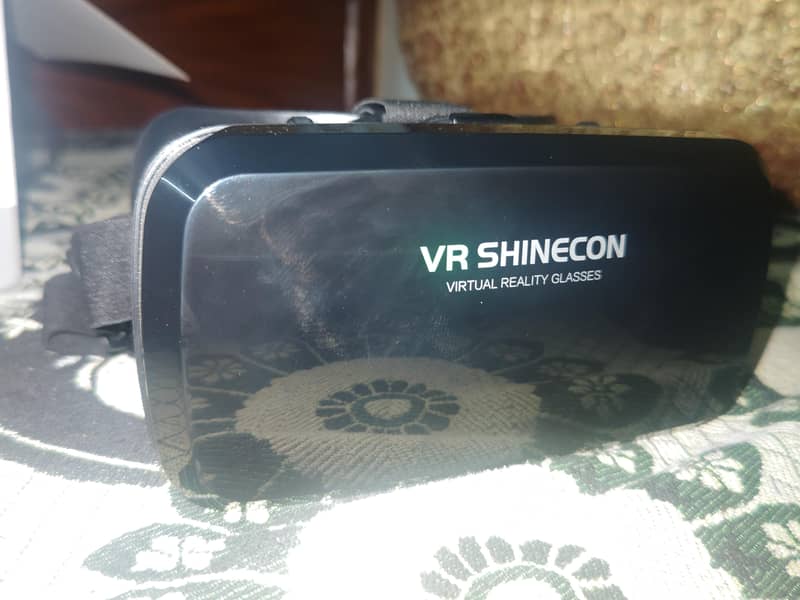 vr- virtual reality headset 0