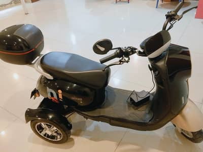 Nisa Evee 3 wheeler