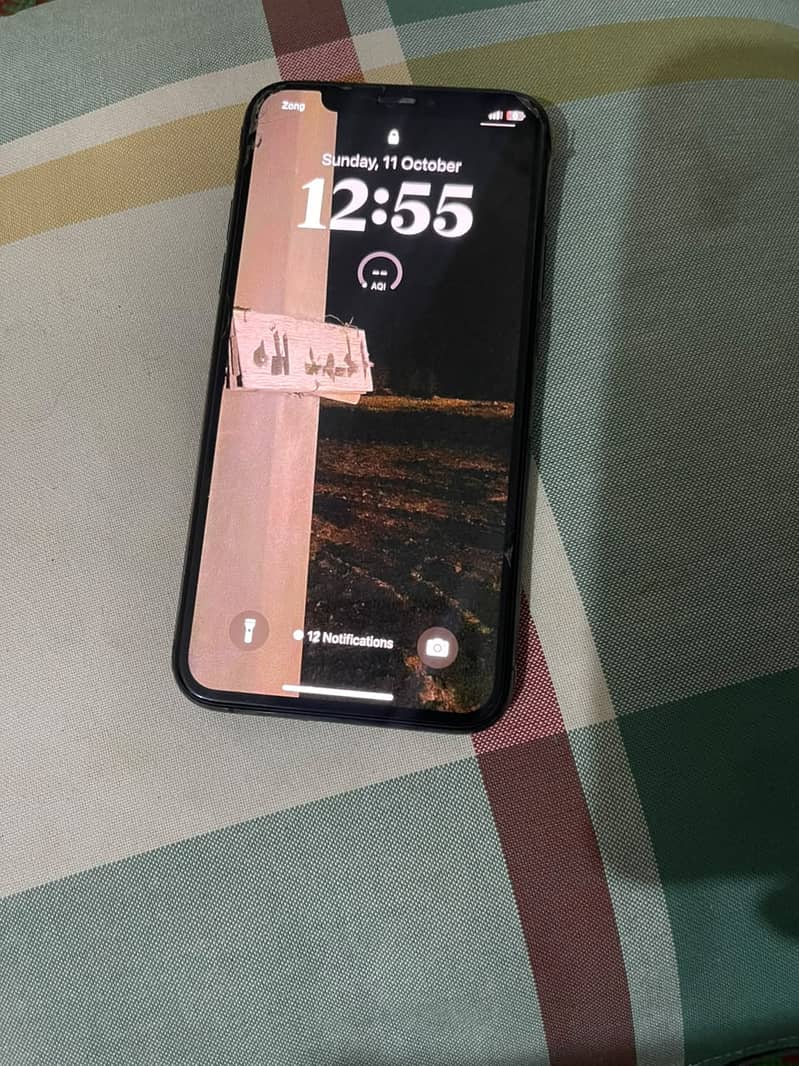 Apple iPhone XS 4