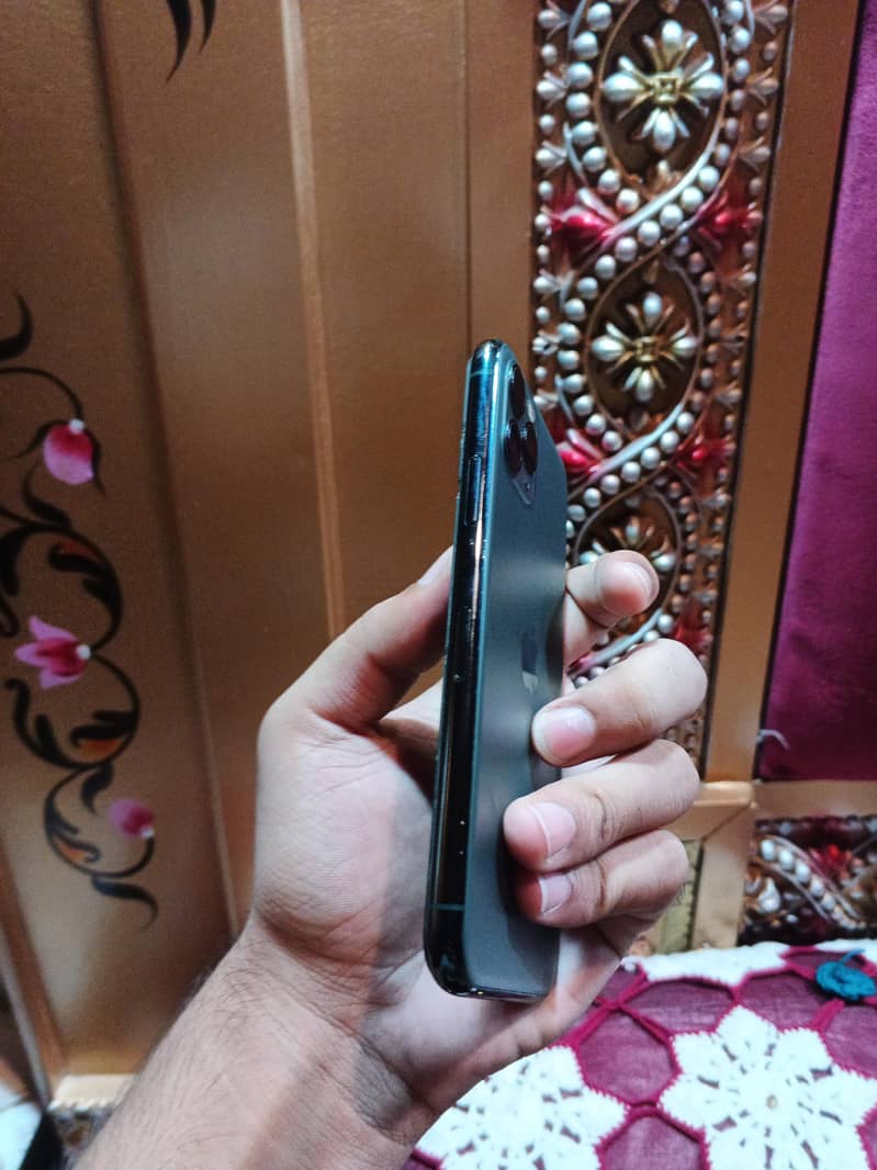 Apple iPhone 11 Pro 2