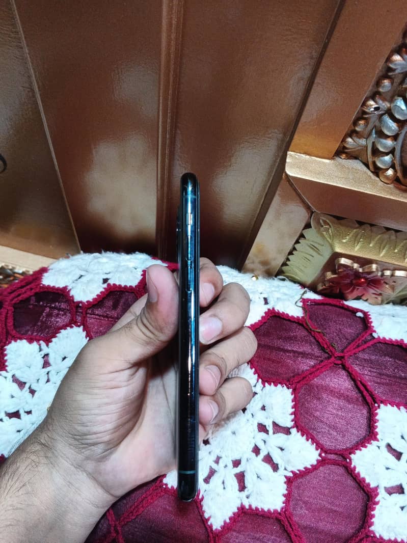 Apple iPhone 11 Pro 3