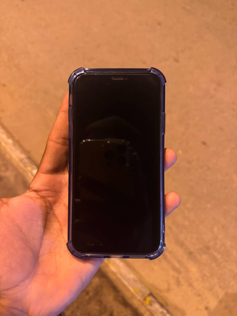 Apple iPhone 11 4