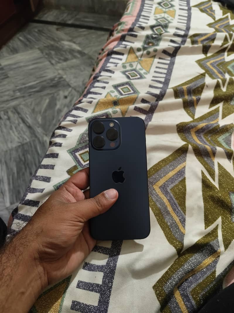 Apple iphone 15 pro max 0