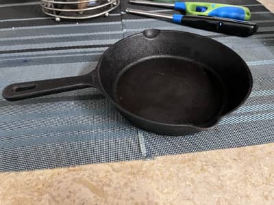 Cast iron pot pre seasoned