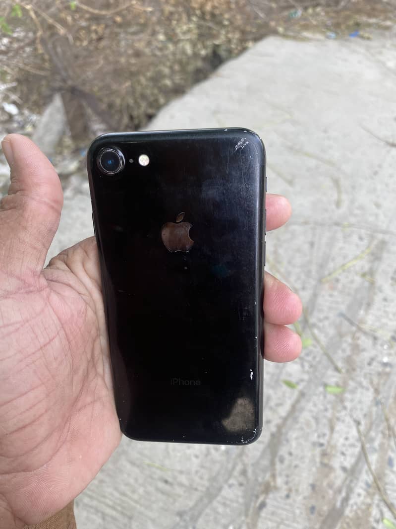 Apple iPhone 7 1