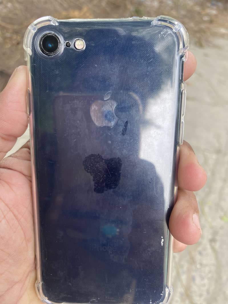 Apple iPhone 7 2