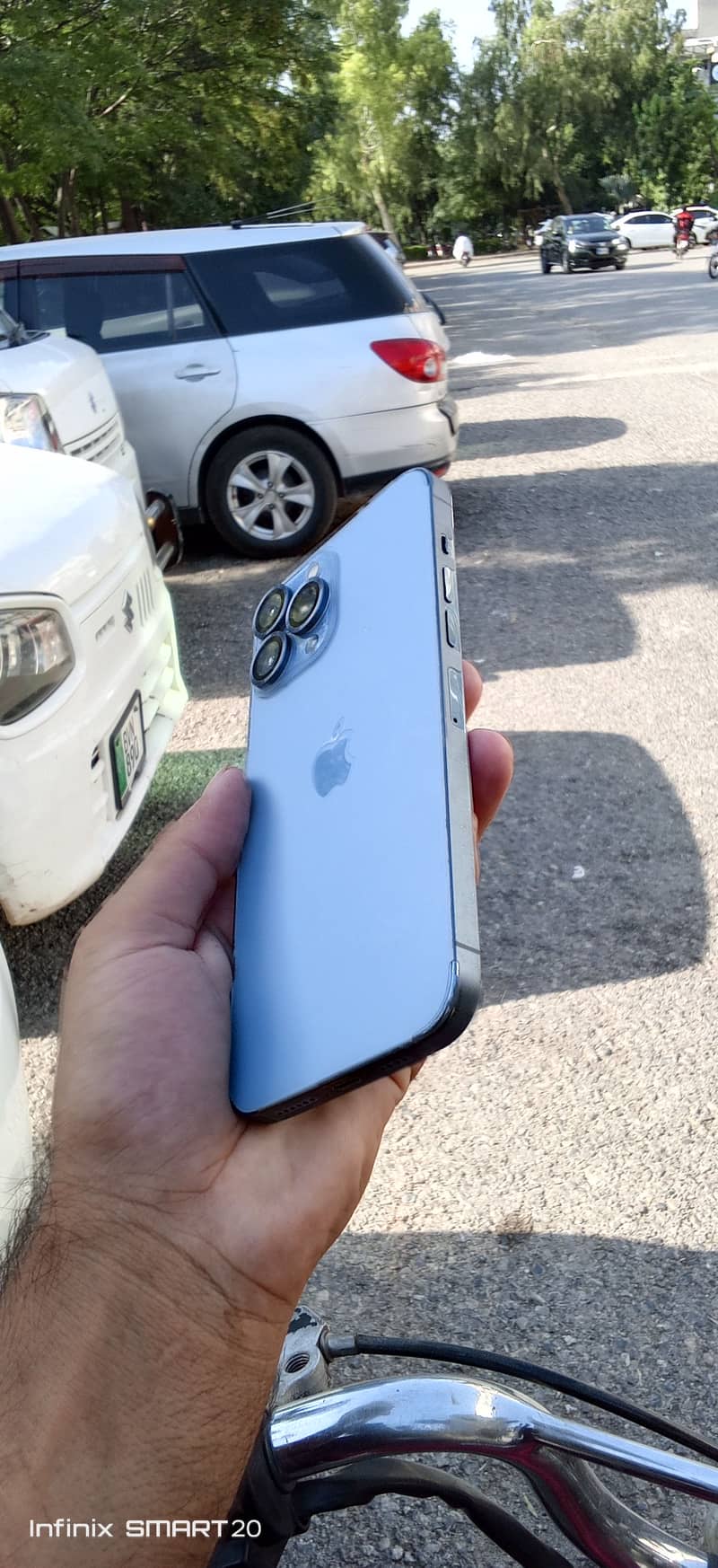Apple iPhone 13 Pro Max 3