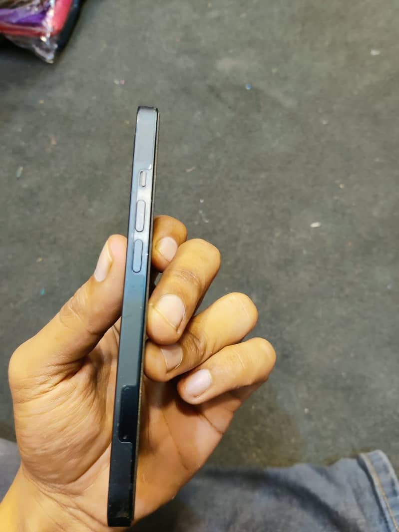 Apple iPhone 13 2