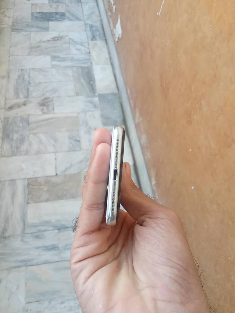 Apple iPhone X 3
