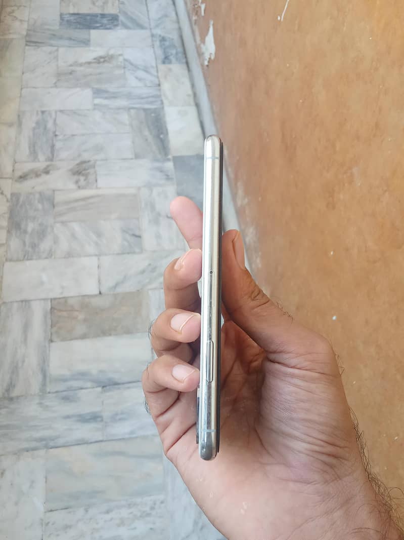 Apple iPhone X 5