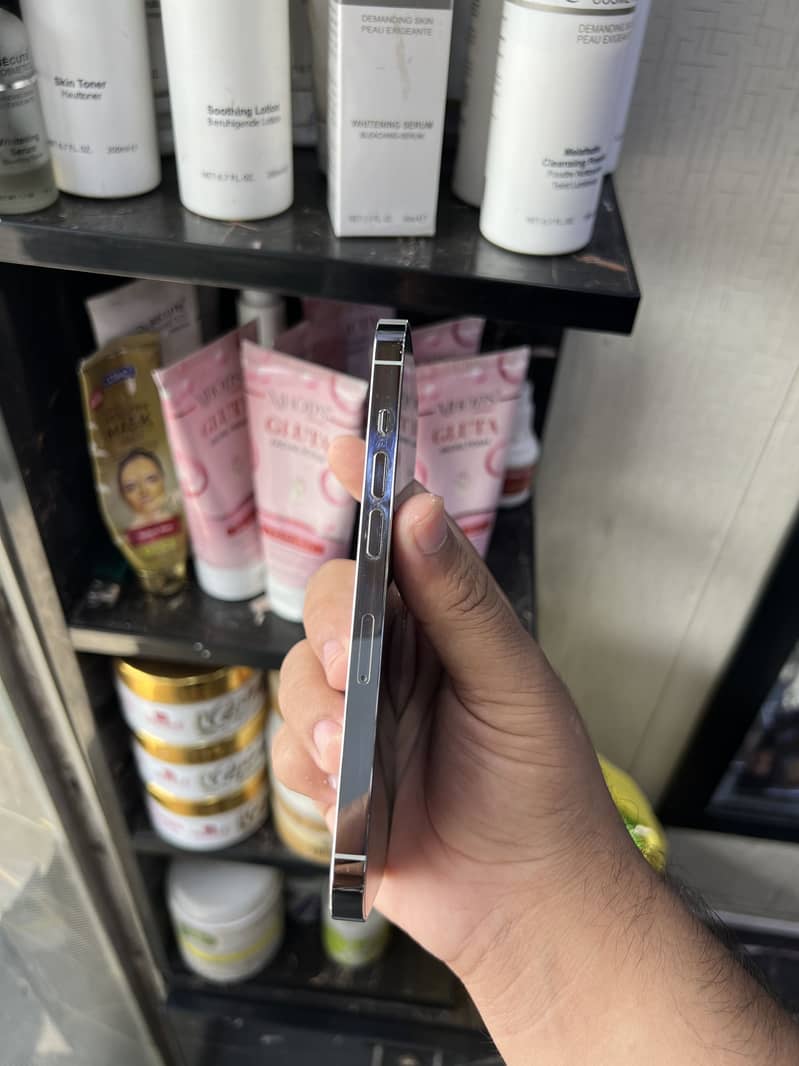 Apple iPhone 14 Pro 2