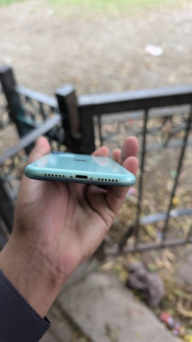 Apple iPhone 11 3