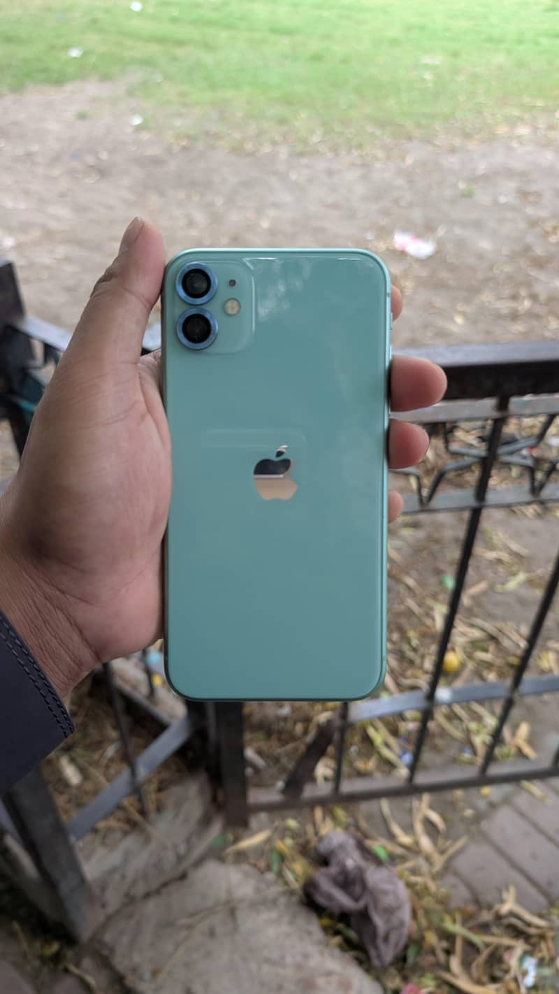 Apple iPhone 11 4