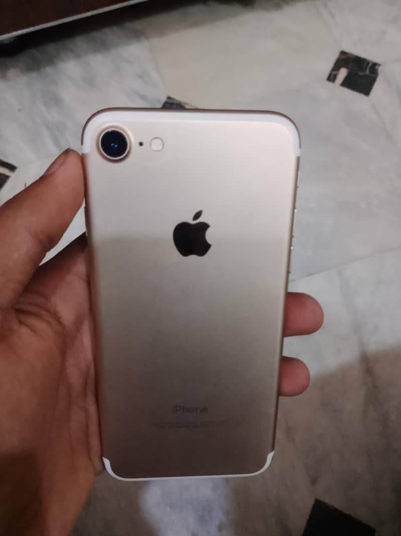 Apple iPhone 7 0