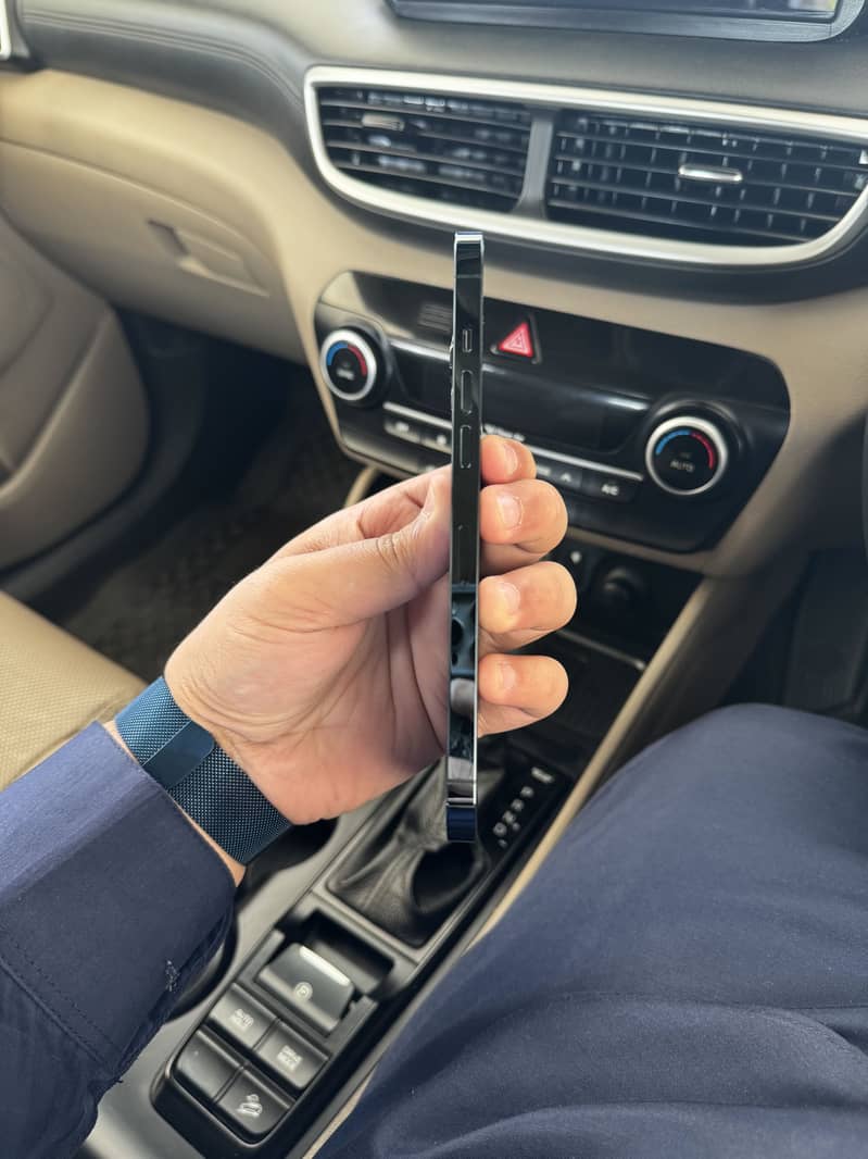 Apple iPhone 12 Pro Max 4