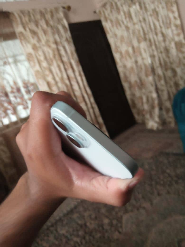 Apple iPhone 15 2