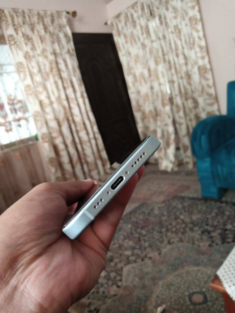 Apple iPhone 15 3