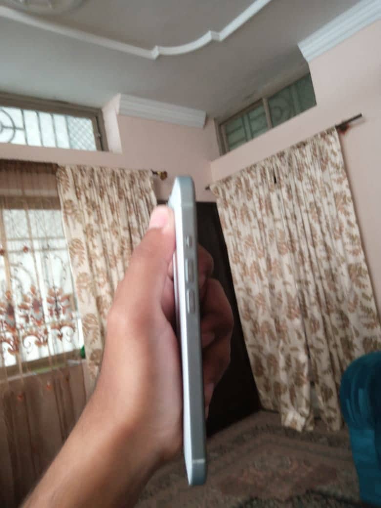 Apple iPhone 15 4