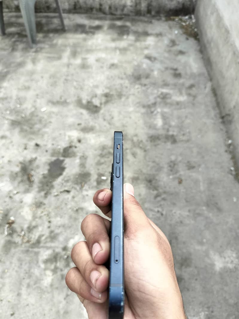 Apple iPhone 12 2