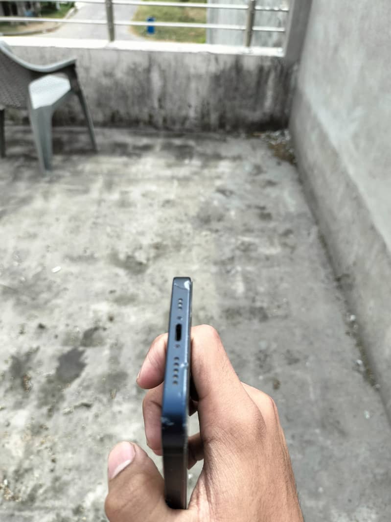 Apple iPhone 12 3