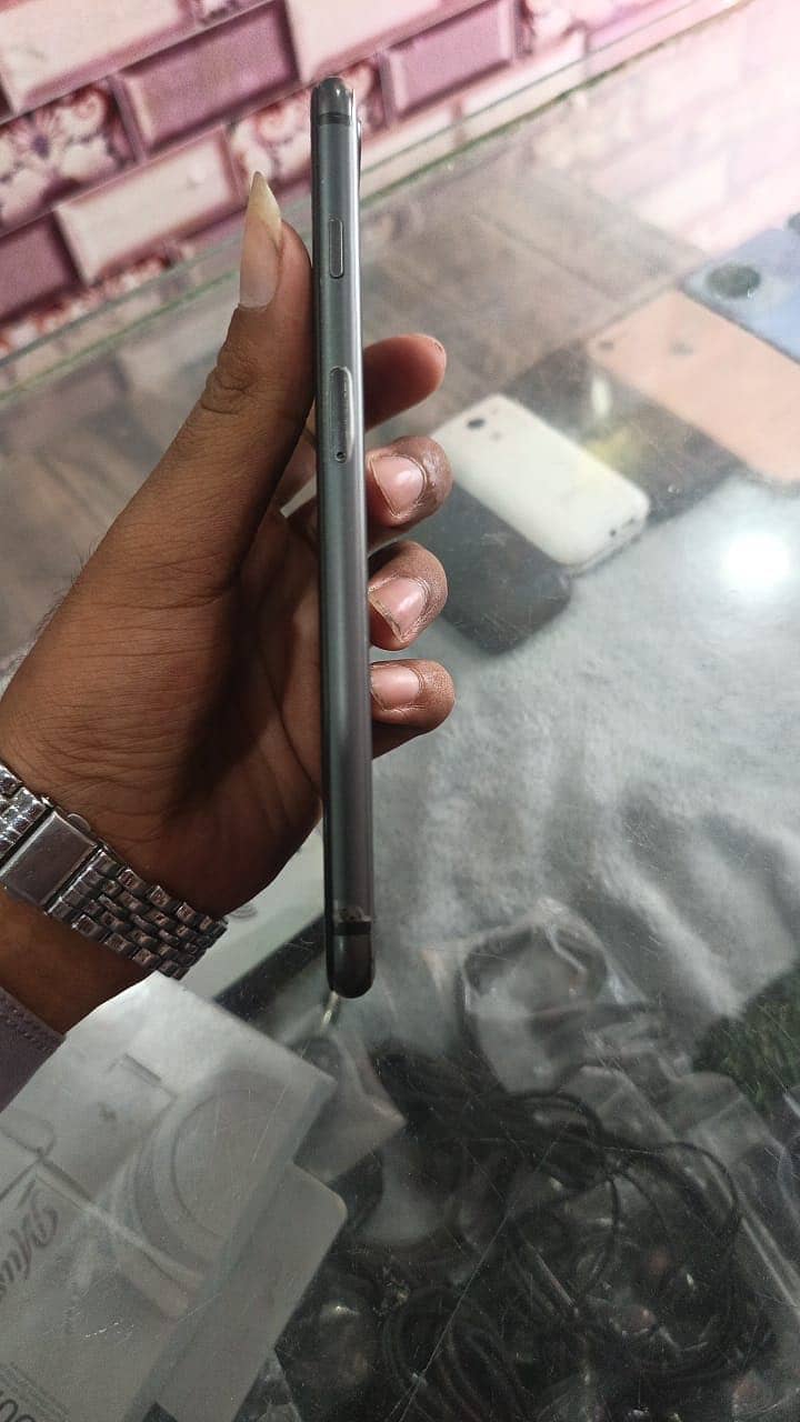 Apple iPhone 8 Plus 1