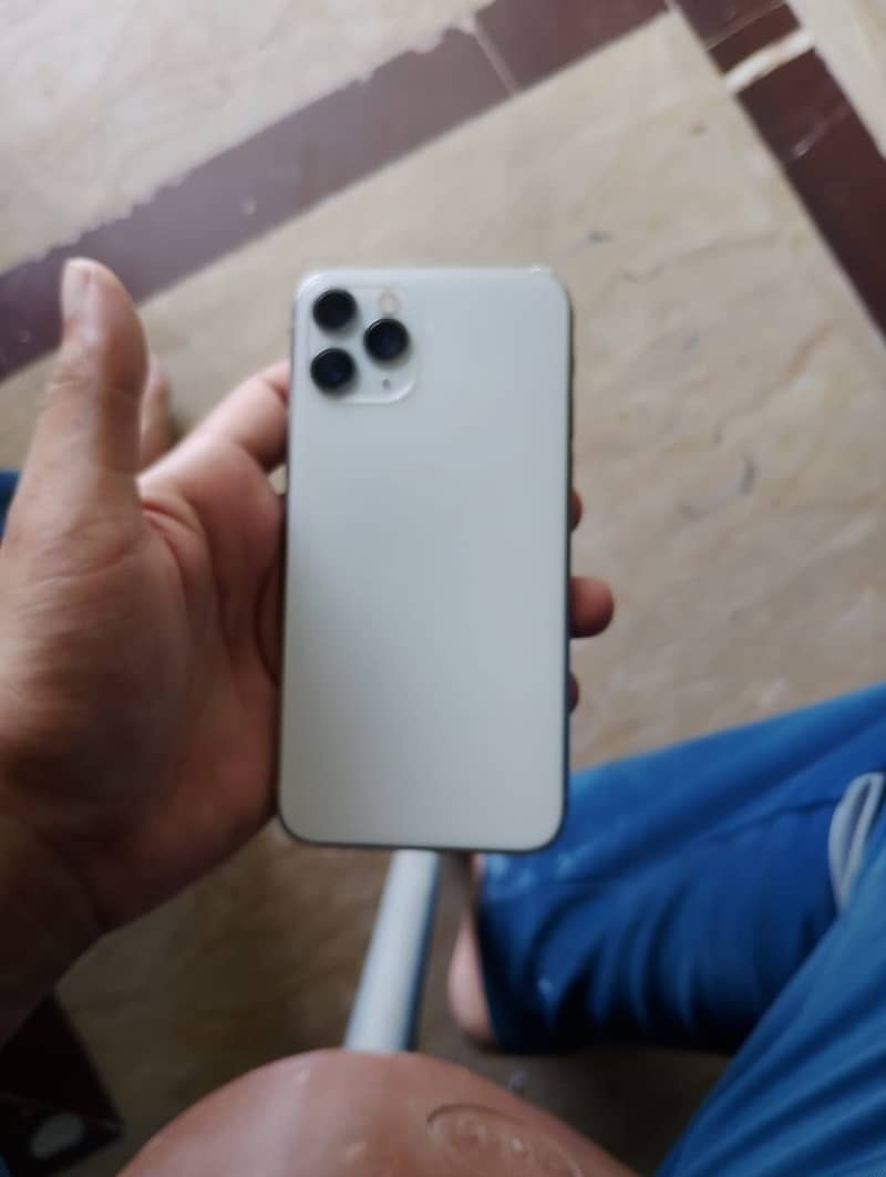 Apple iPhone 11 Pro 2
