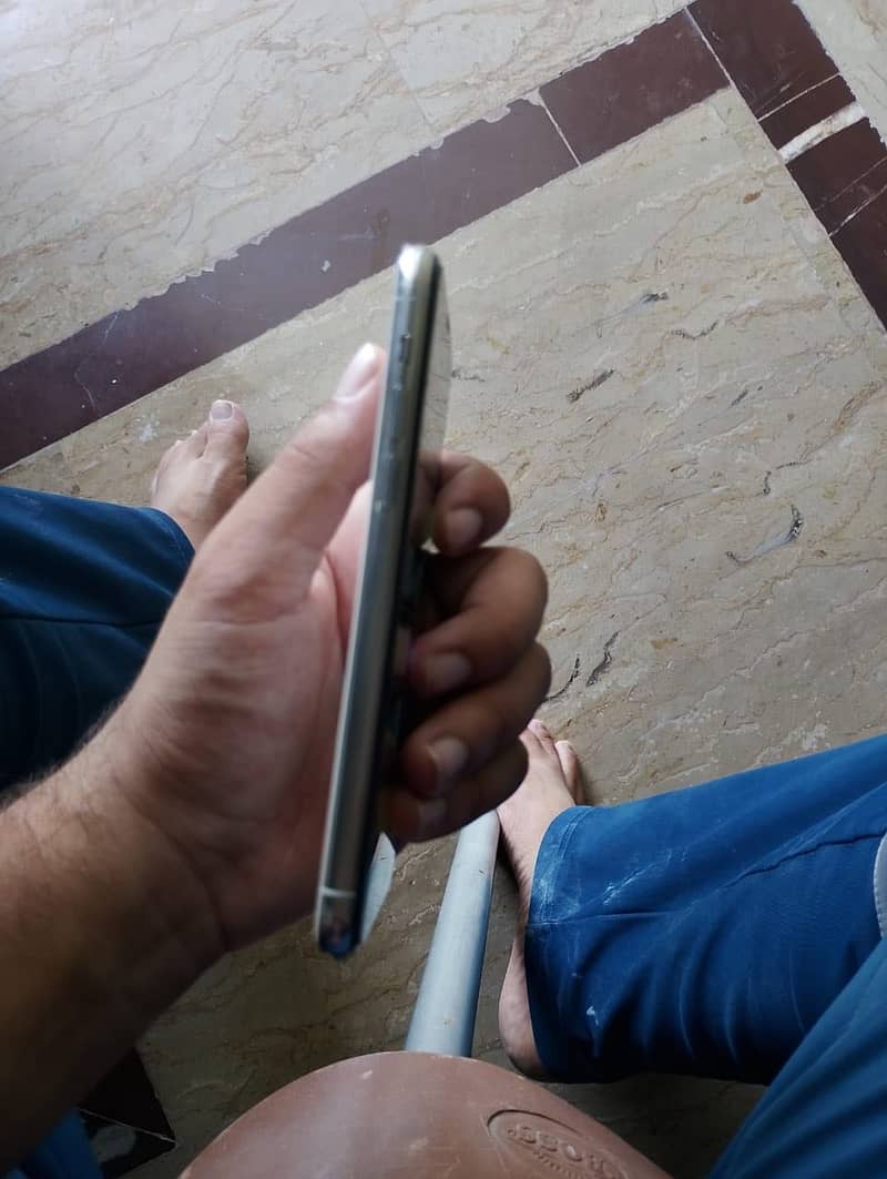 Apple iPhone 11 Pro 3