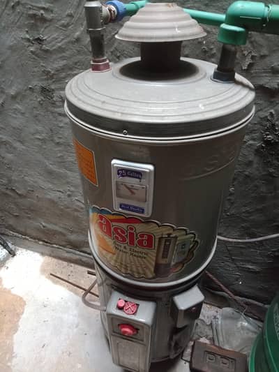 Asia geyser for sale 25 Gallon excellent working condition