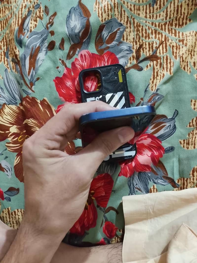Apple iPhone 12 4
