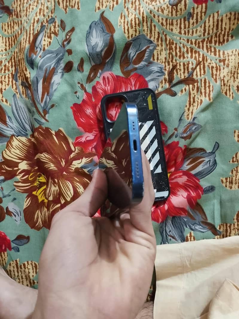 Apple iPhone 12 7