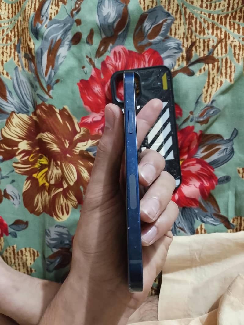 Apple iPhone 12 9