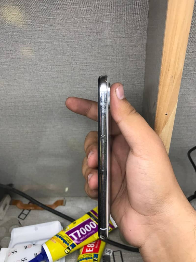 Apple iPhone X 4