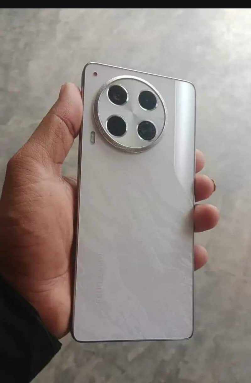 Tecno CAMON 30 0