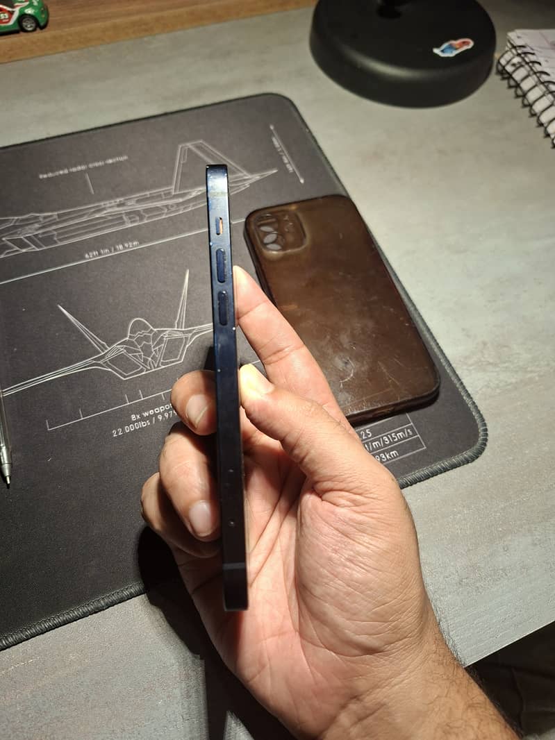 Apple iPhone 12 3