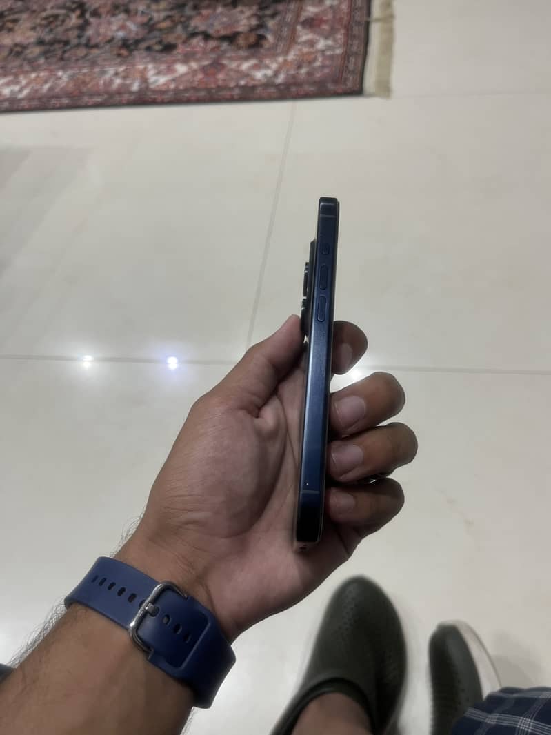 Apple iPhone 15 Pro 2