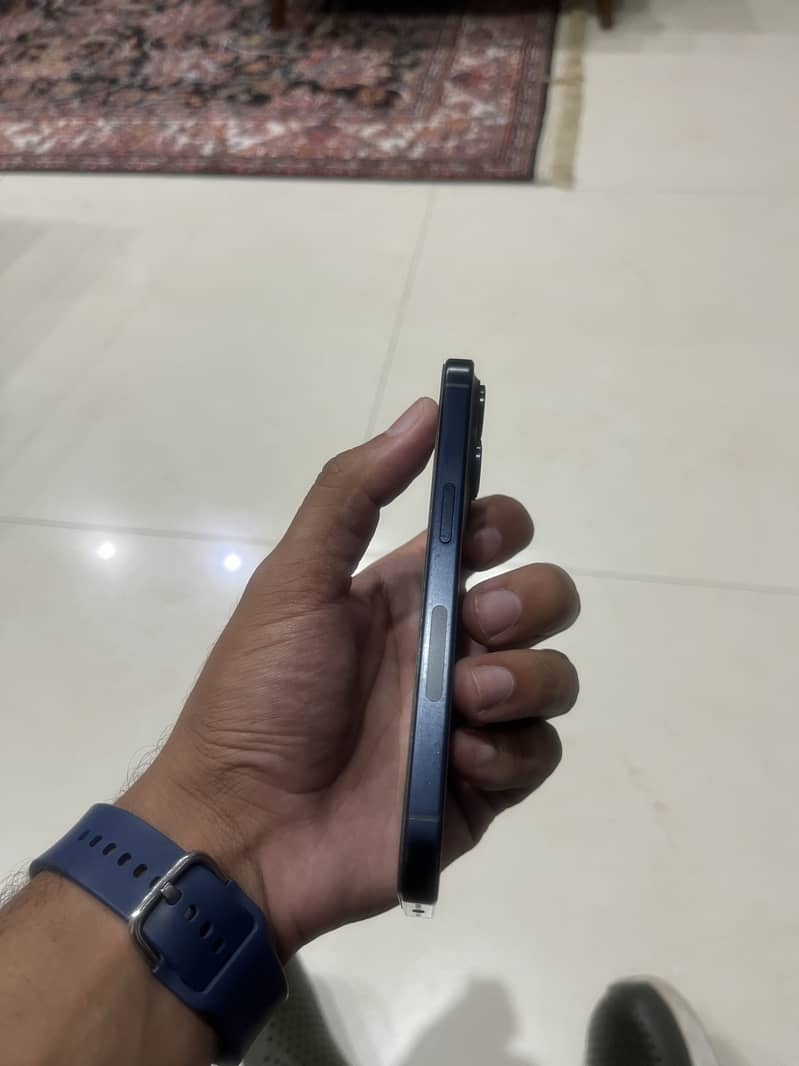 Apple iPhone 15 Pro 3