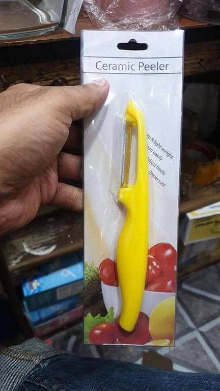 T  Kitchen Plastic Handle Fruit Vegetable Peeler Peeling Tool Cutter
