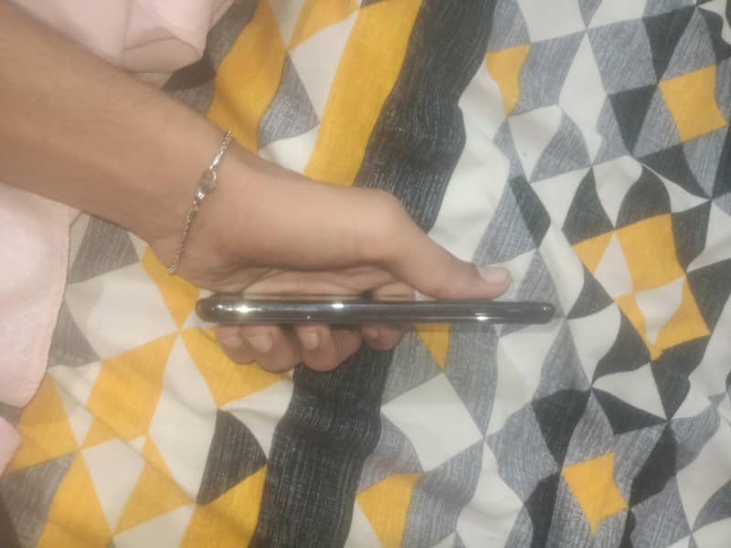 Apple iPhone X 3