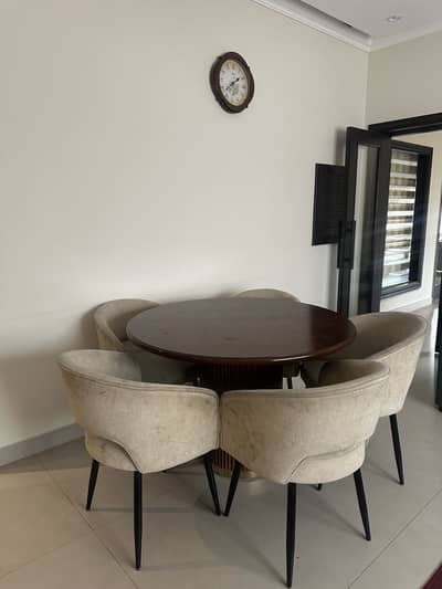 Round Table with Six chairs
