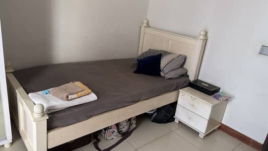 Bed w metress & side table