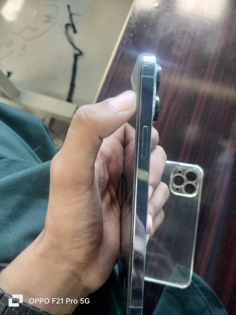 Apple iPhone 13 Pro Max 3