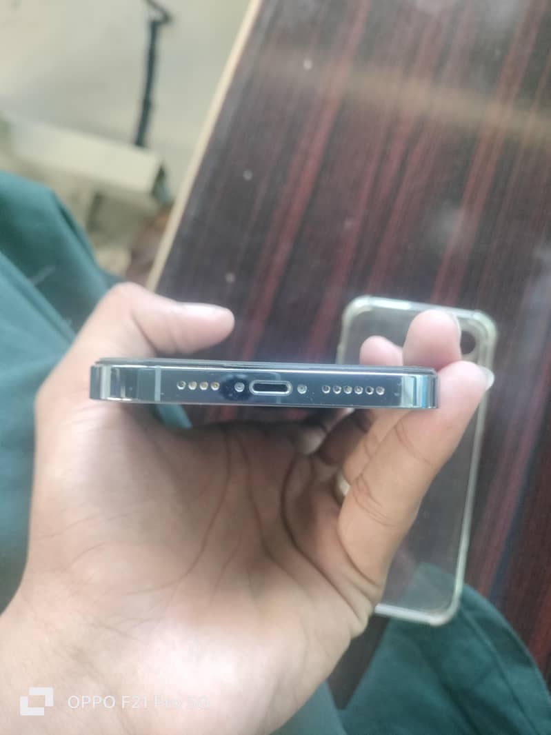 Apple iPhone 13 Pro Max 4
